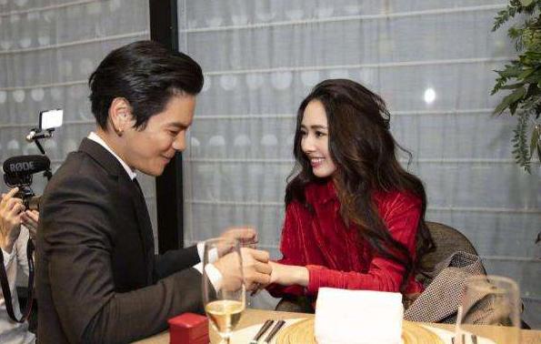 向佐郭碧婷婚礼第一次同台,向佐郭碧婷办周岁宴