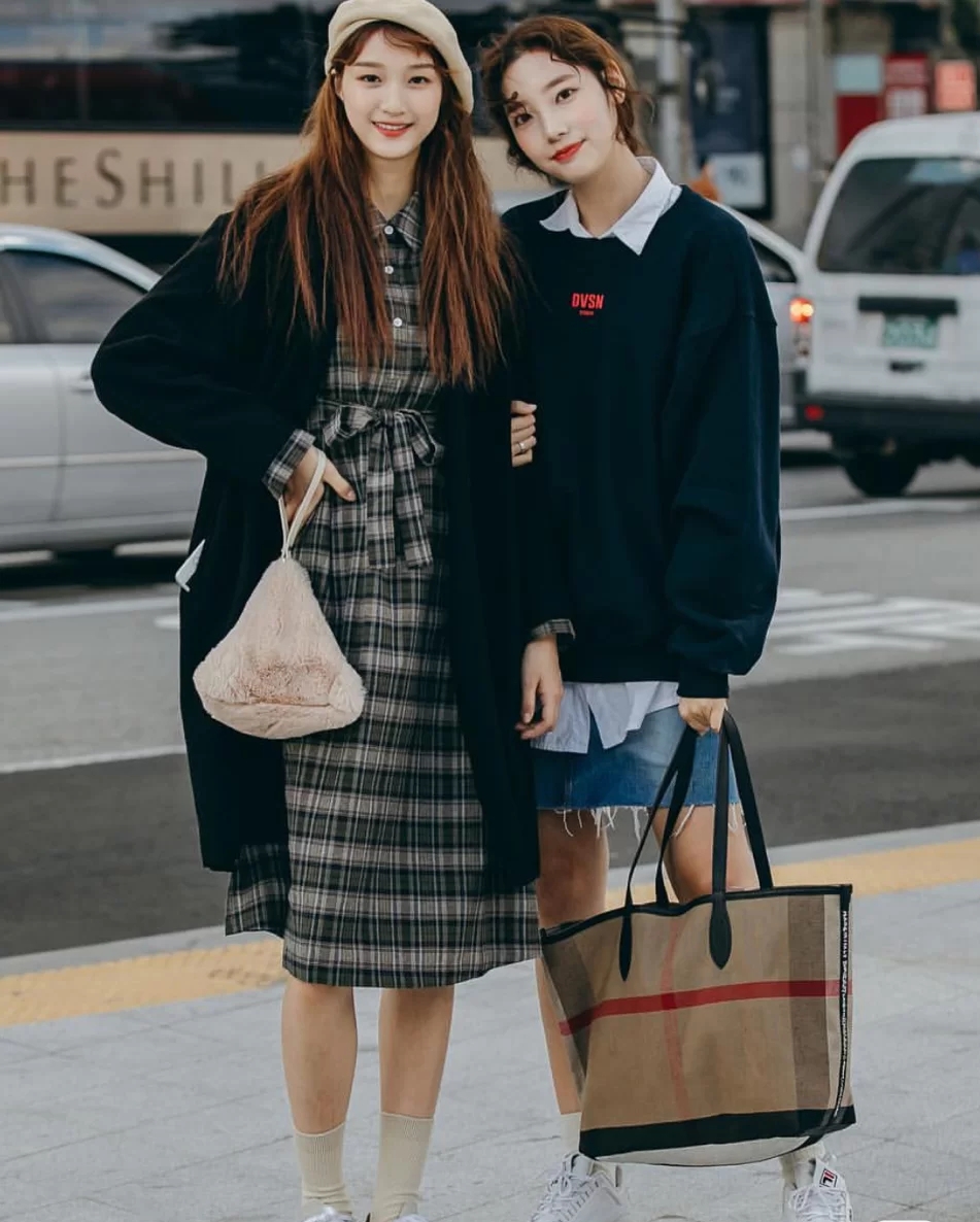 穿搭韩国小姐姐日常穿搭look,来看看韩国小姐姐穿搭