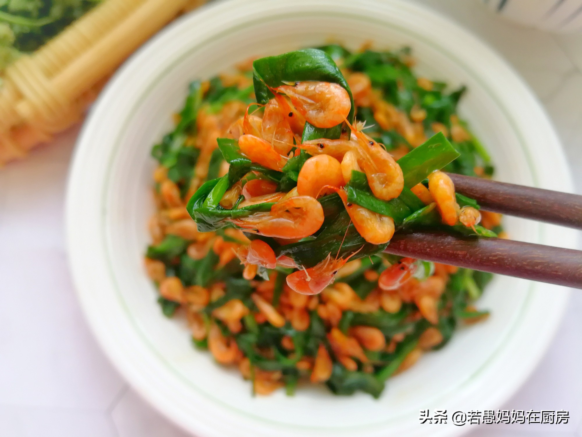 韭菜炒河虾的虾怎么处理,韭菜炒河虾要先把河虾焯水吗