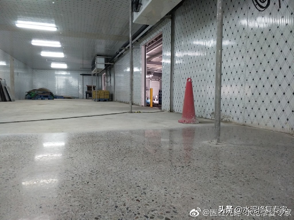 水泥地起砂是什么原因,家里水泥地起砂起灰怎么办