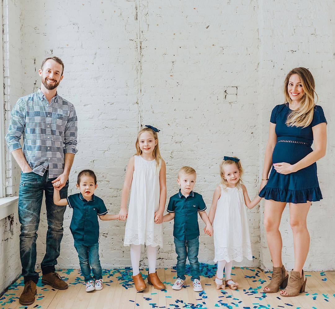 美国网红领养中国残障男孩，疯狂吸血赚钱后就无情抛弃？