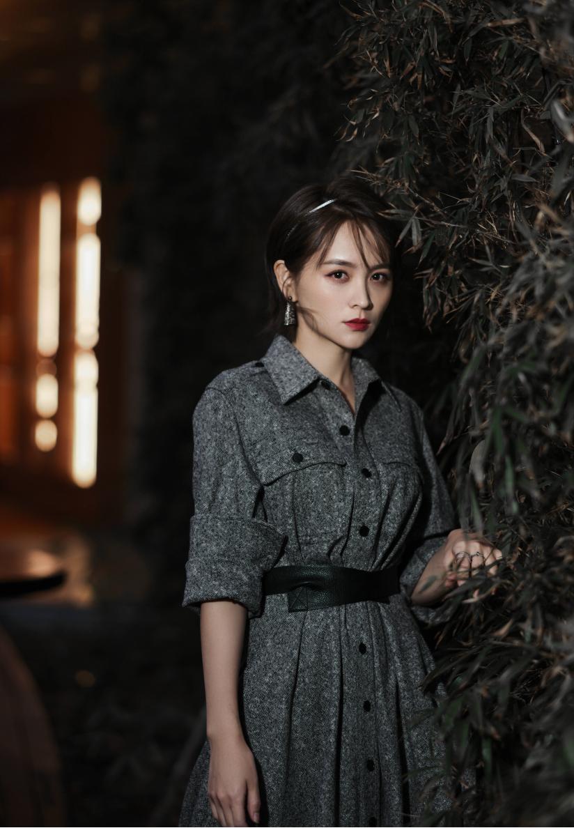 邓莎穿裙子好看吗,邓莎白色同款连衣裙