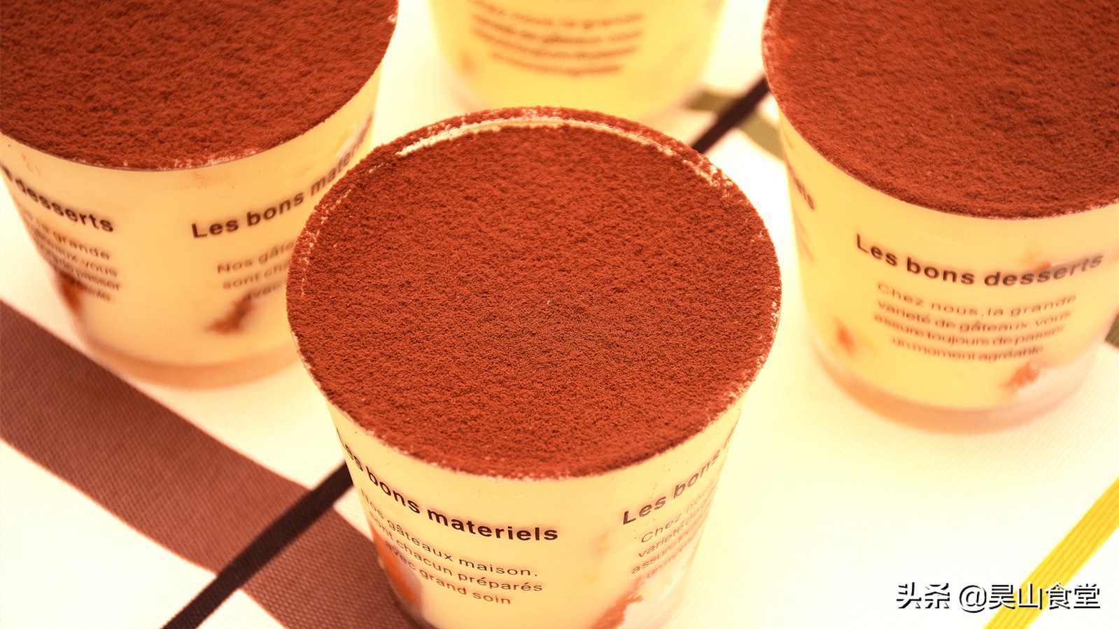 13秒教你制作一杯冰镇咖啡饮品,提拉米苏咖啡酒配方教程