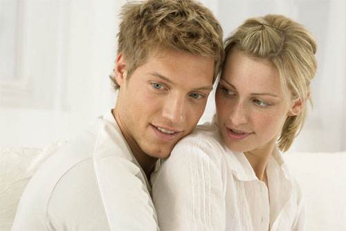 男人爱看手机对身体有害吗,男人喜欢看电影的六大危害