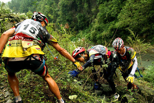 川藏线上为何有卫生巾和避孕套,为什么川藏线上卫生巾和避孕套多