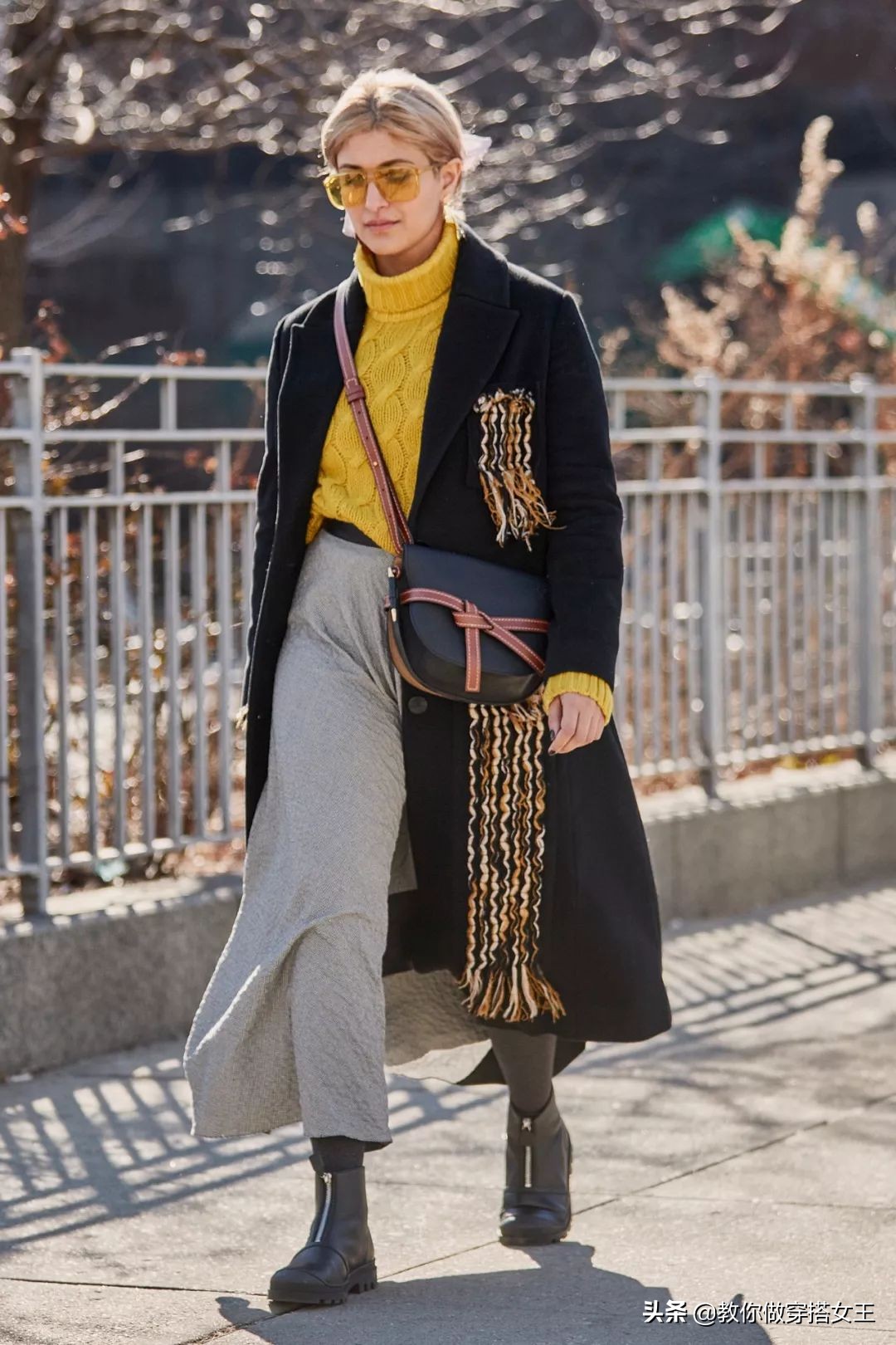 小时候嫌弃的灯芯绒,四字弟弟这样穿也太酷了