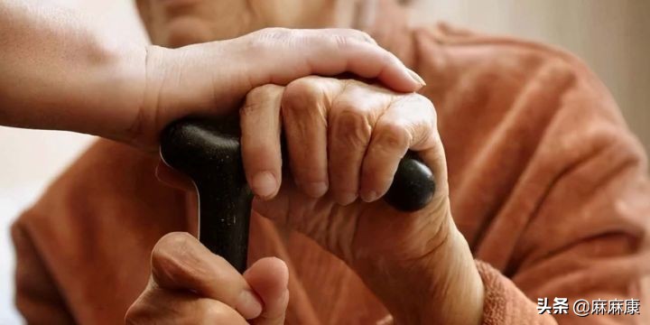 老年人漏尿该怎么治疗?这3种应对方式,速速收藏