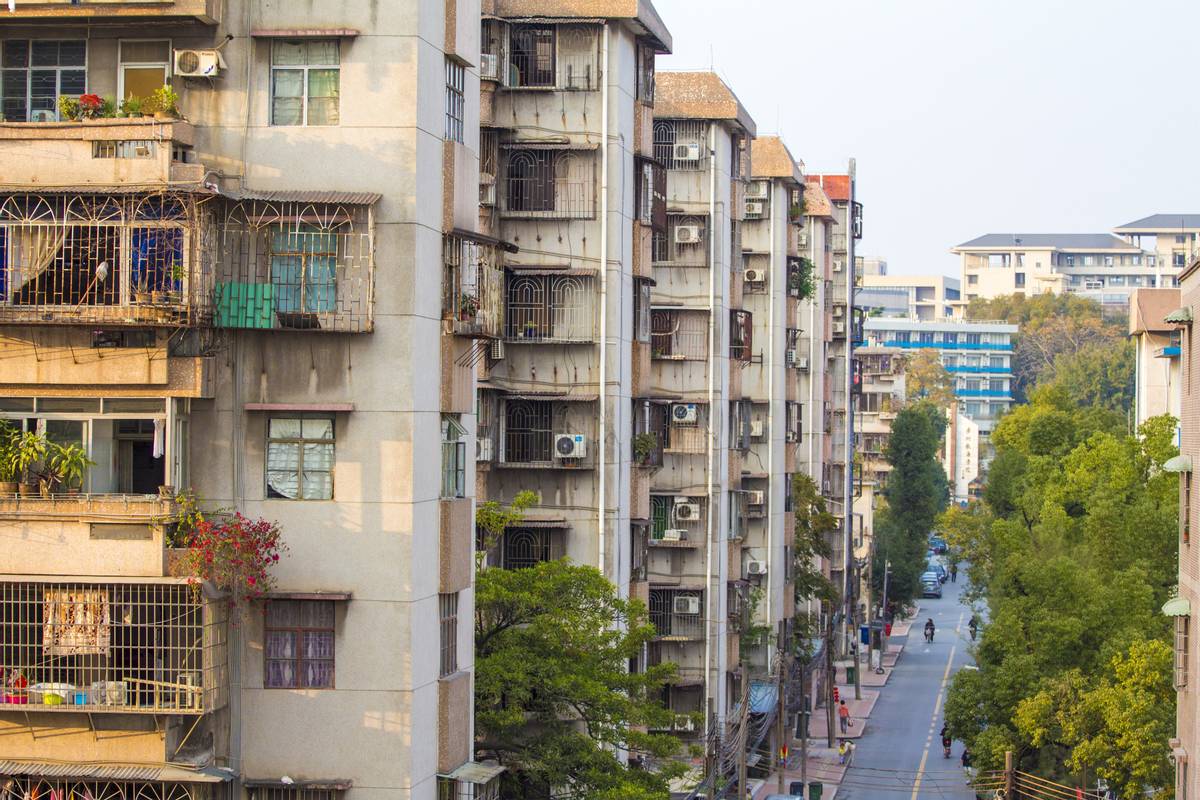 电梯房与楼梯房哪个保值,电梯房和楼梯房哪个更好