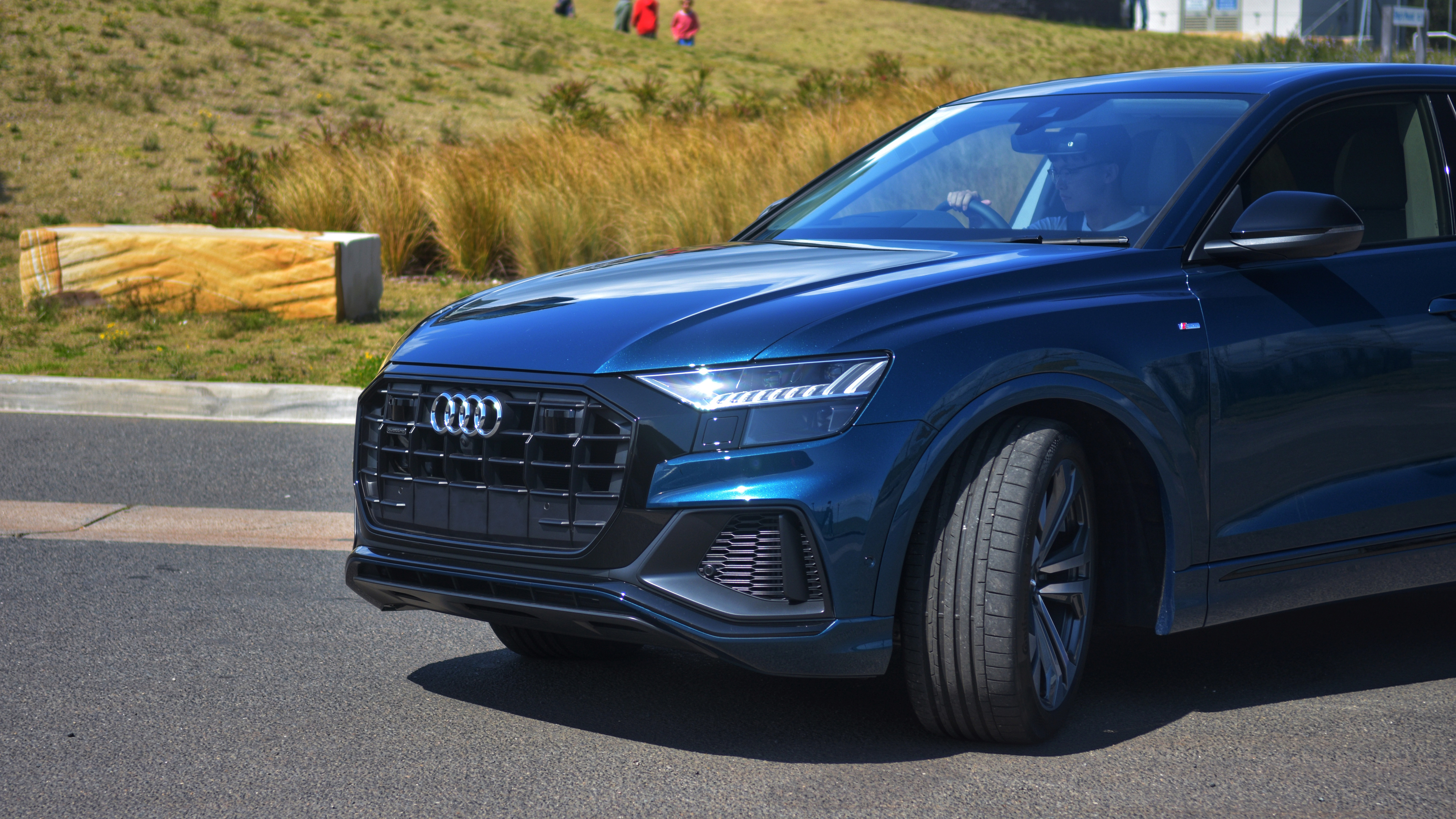 奥迪q8名场面,奥迪q855tfsi价格多少钱