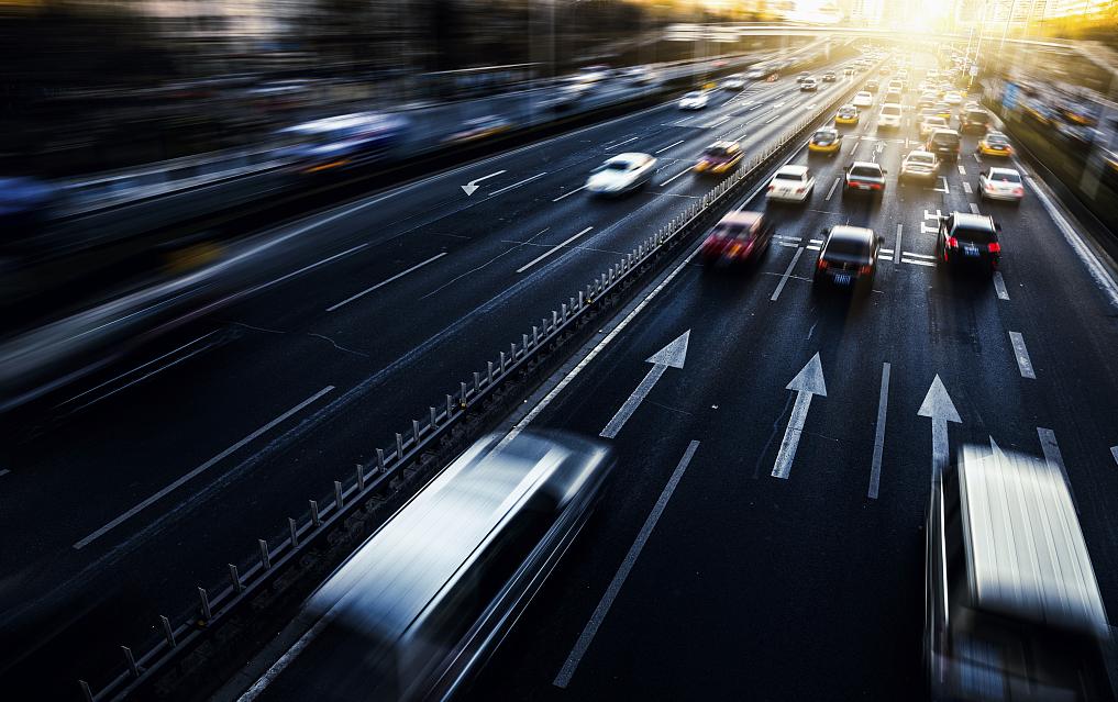 车辆行驶过程中漏油怎么回事,行车突发情况应急方法