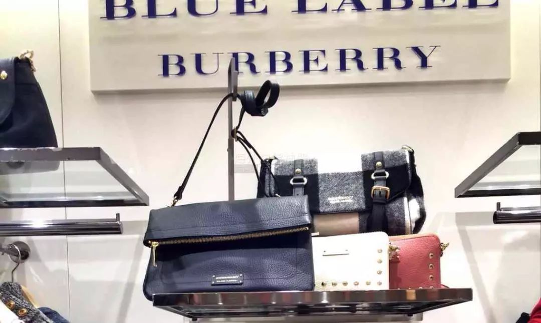 Burberry宁愿烧掉2.5亿库存也不贱卖，原因竟有点心酸...