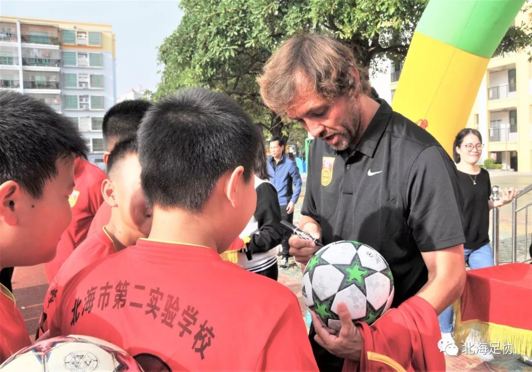 与世界沙足巨星同场竞技,北海校园足球小将够牛