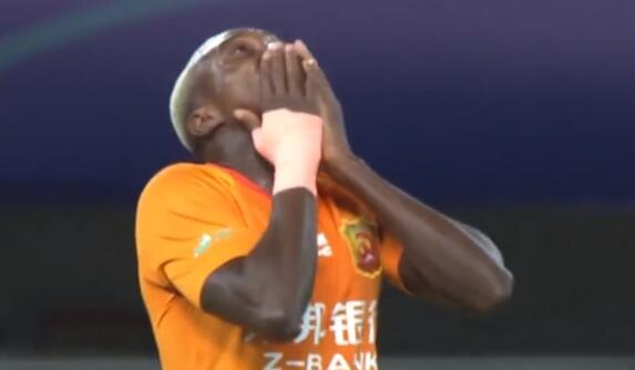 埃弗拉绝杀,武汉卓尔训练中的埃弗拉