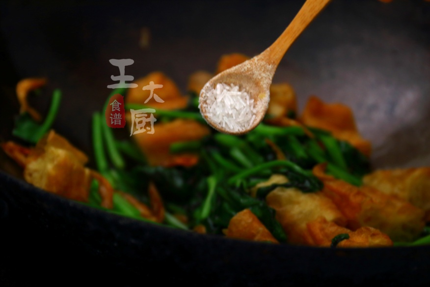 油条这样做好吃不腻让你天天想吃,家庭版油条简单的食材