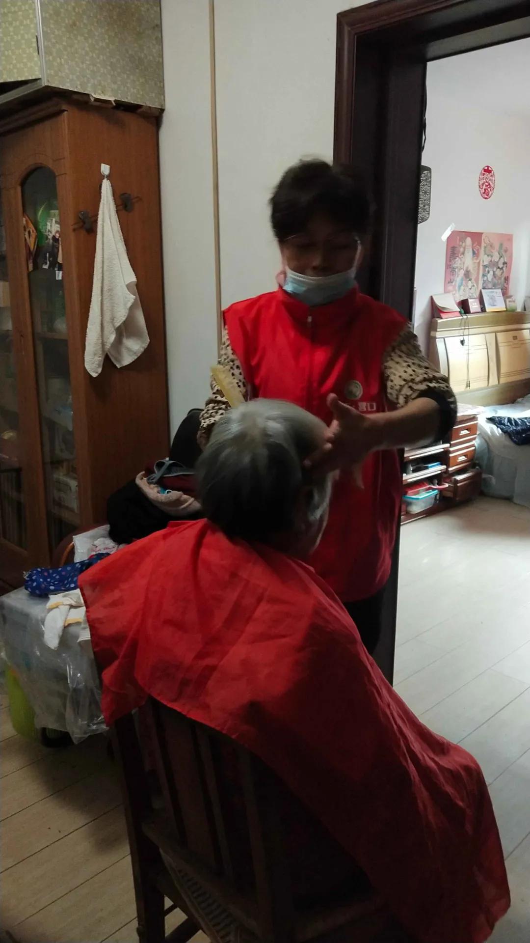 青鸟三盛居家养老服务中心,居家养老上门服务会议