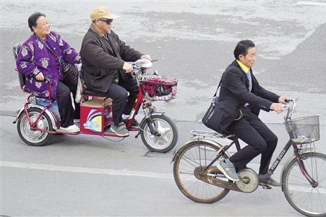 可上牌的代步小型三轮车,中老年电动脚踏三轮车最新款