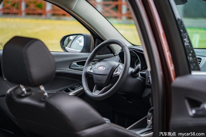 新手家用车选择福特福克斯怎么样,福特入门轿车