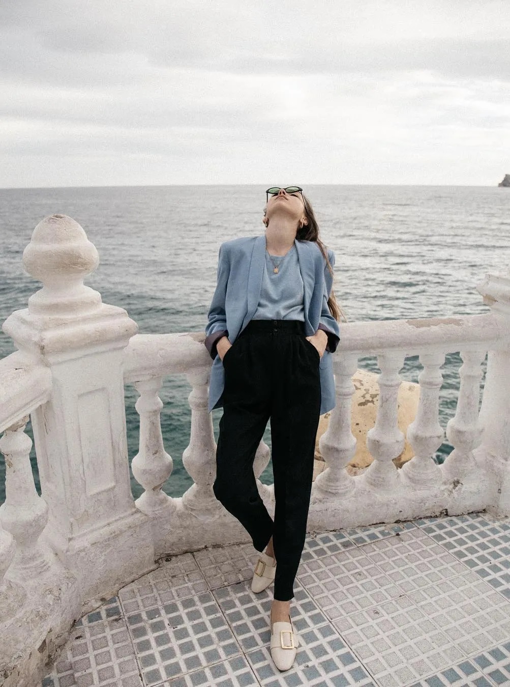 脚皮肤黑穿什么颜色鞋子显白,脚黑适合穿什么鞋子夏