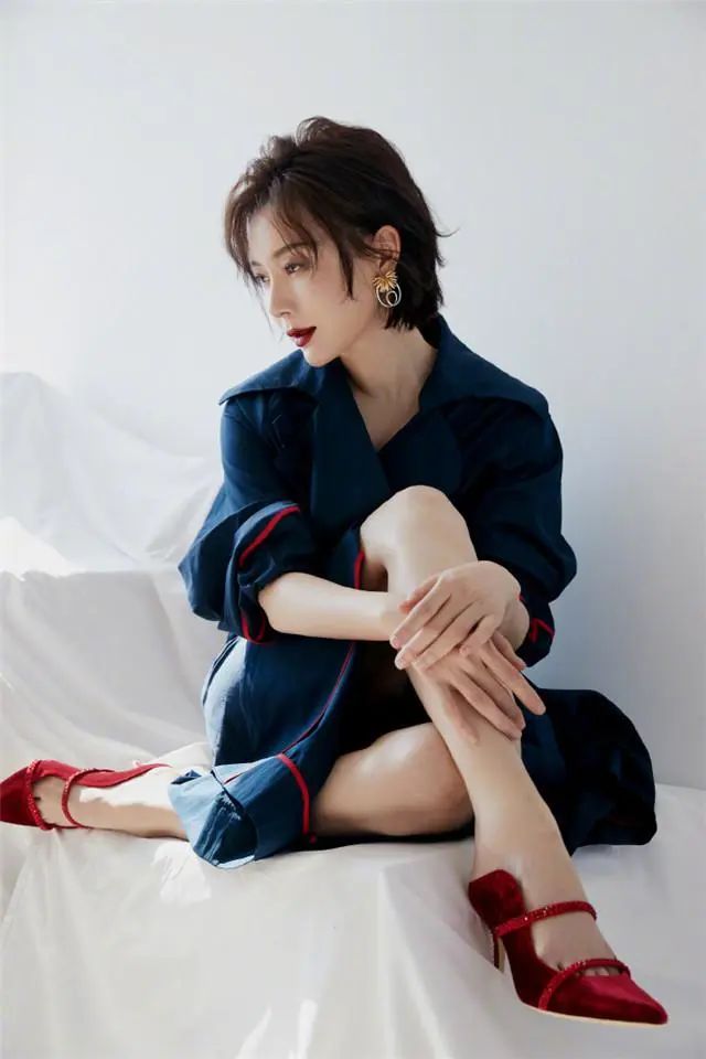 年轻的女人白头发梳什么发型,50岁发量少梳什么发型好看