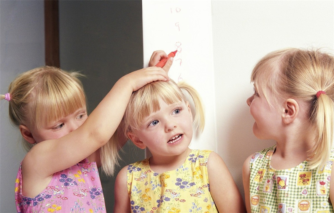 青春期的女孩怎么教育和沟通,怎么培养4岁女孩自信