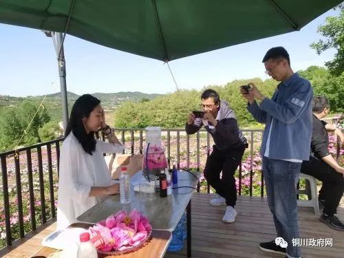 脱贫攻坚直播带货给家乡产品代言,决胜脱贫攻坚直播间