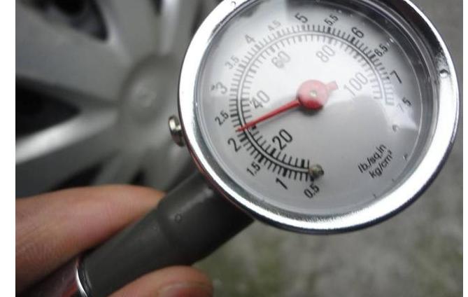 首保换机油要换机油格吗,汽车首保要换机油吗