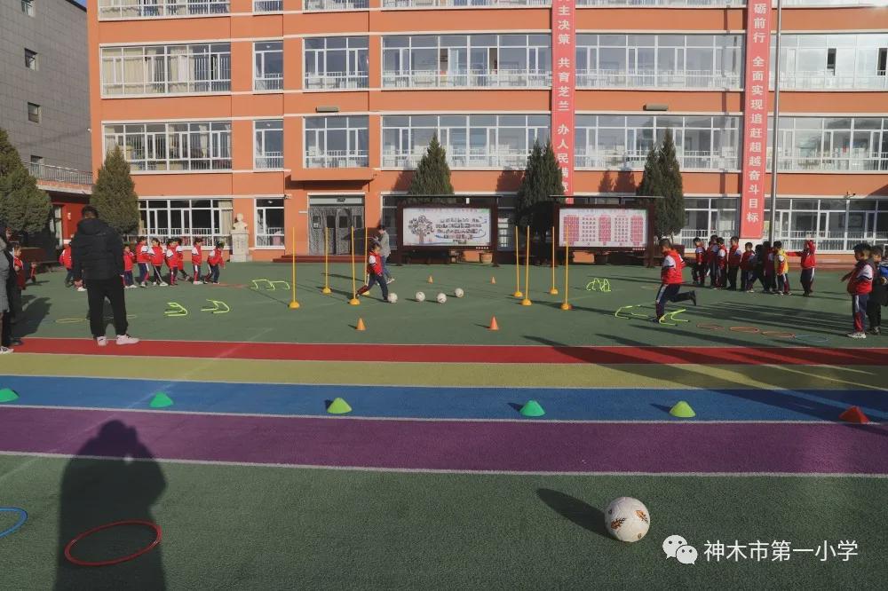 神木第一小学拔河比赛,小学体育优质课简报