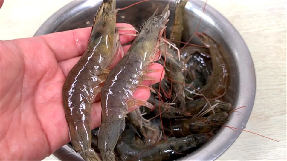 吃大虾时虾头到底能不能吃,吃虾时虾籽能吃不