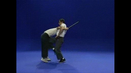 （动画）马伽术防棍术：躲避棍击、夺下短棍、击敌要害、使敌瘫倒