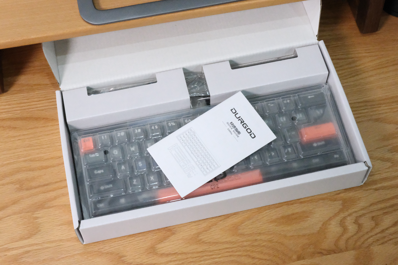 杜伽键盘k330w开箱,机械革命k330键盘