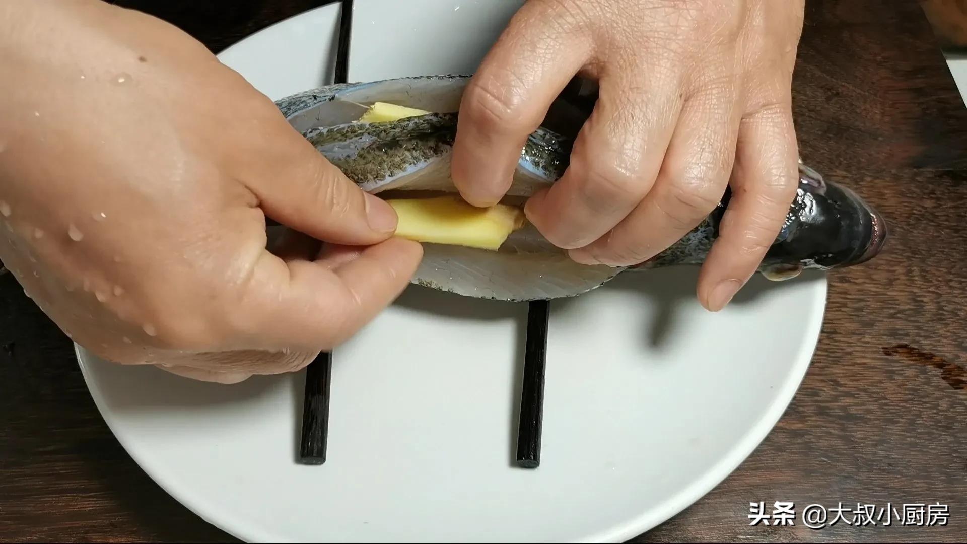 清蒸鲈鱼正确做法要放料酒吗,清蒸鲈鱼放哪些调料比较好吃