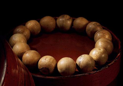 什么样的沉香手串适合新手,沉香手串哪种值得收藏