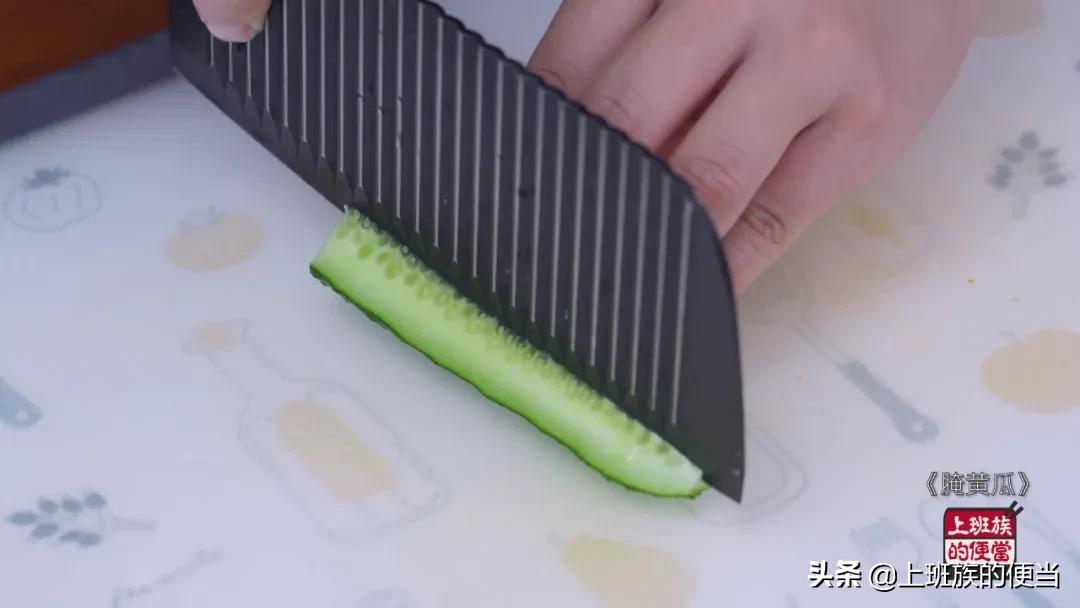 最简单的腌黄瓜即食,腌酸甜整条黄瓜