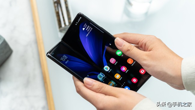三星折叠屏zflip2值得买吗,三星折叠屏手机GalaxyZFold3