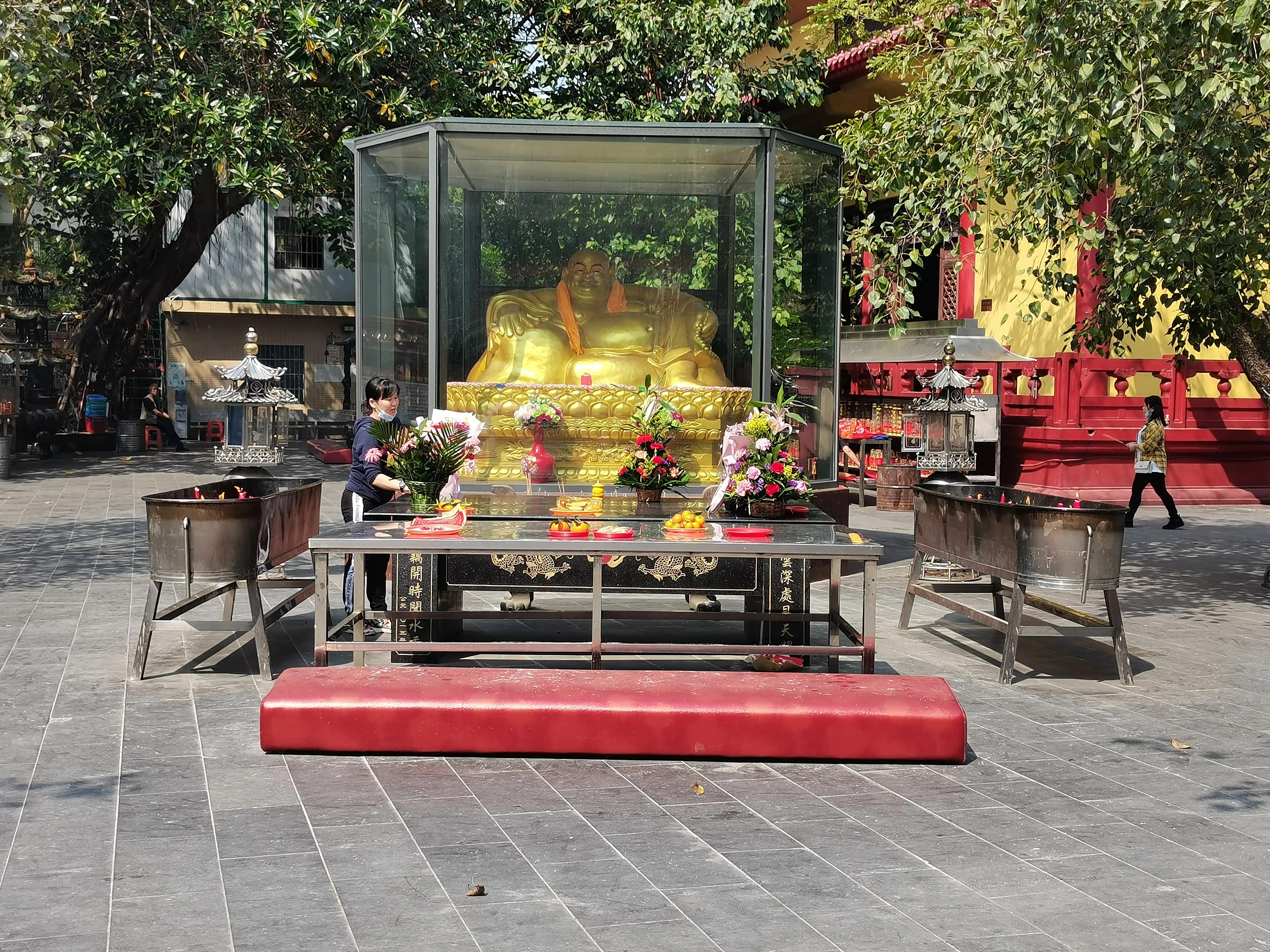 海口市湖中寺,海口闹市区中的湖中寺