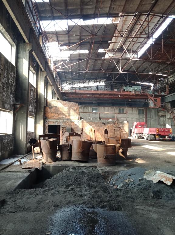 沈阳工人被“活埋”续：老板开铲车倒入砂石铁块被判15年，至少3人包庇被抓，赔偿数十万，一念之错毁全家