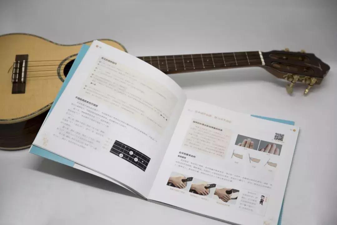 李健弹吉他的手,李健弹的是古典吉他还是民谣吉他