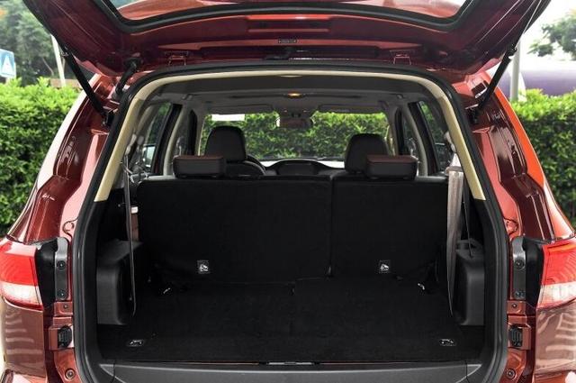 御风s16自动两驱旅行版,定位为一款紧凑级suv