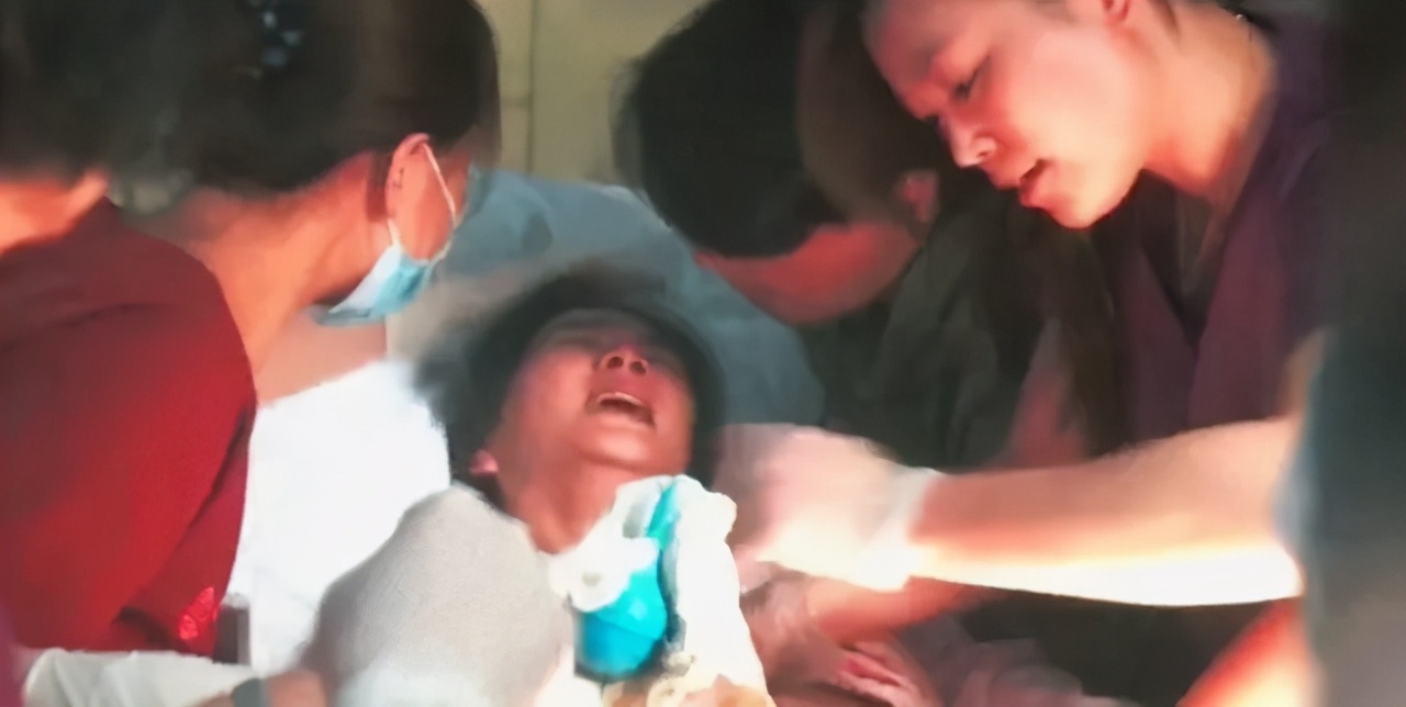 ella说生孩子很幸福但不快乐,ella晒夫妻结婚8周年庆祝派对合影