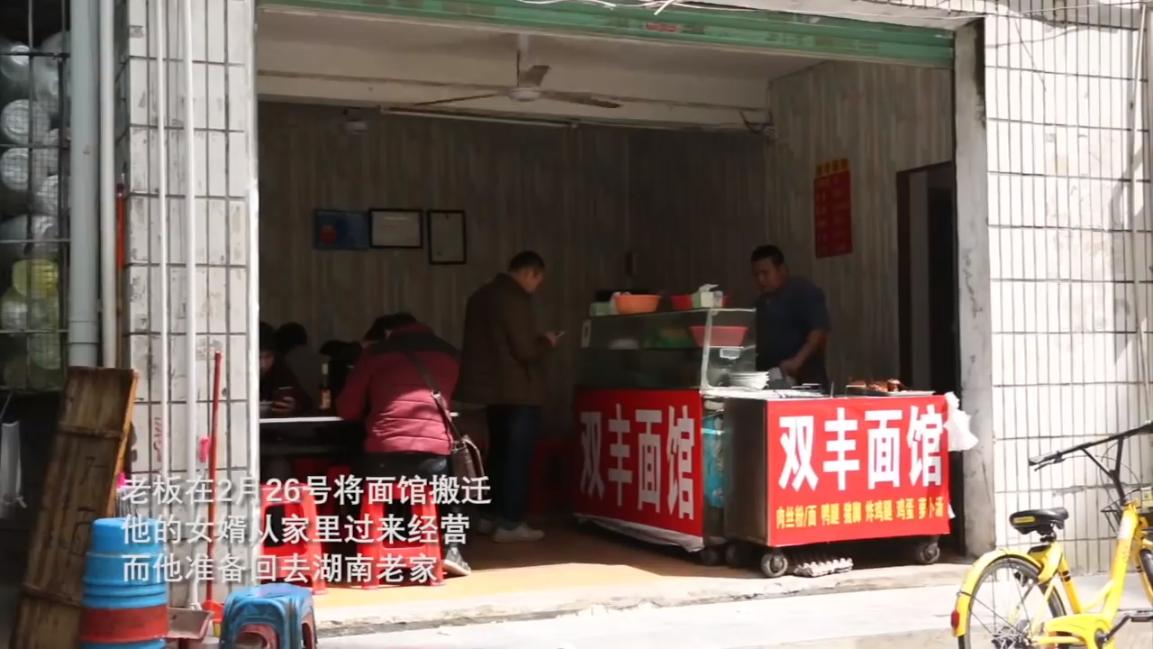 三和大神上一天玩三天，日结100吃4元的面，8块钱网吧包夜