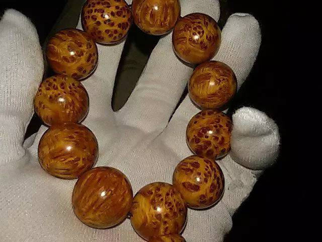 有玻璃底的手串可以直接用手盘吗,紫檀手串多久能盘出玻璃底