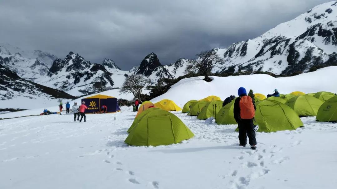 适合新手的人生第一座雪山,人生中的第一座雪山应该爬哪里