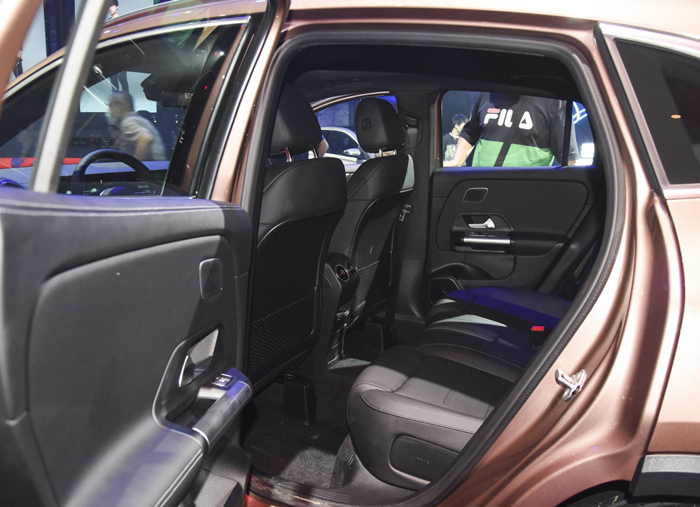 奔驰glasuv落地多少钱,奔驰gla200值得买吗