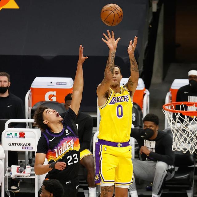 湖人2比0后詹姆斯评价库兹马,库兹马被詹姆斯抱怨