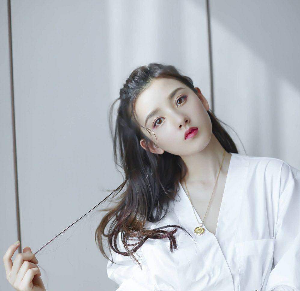 宋祖儿和王炸贴面膜,屈臣氏王炸产品