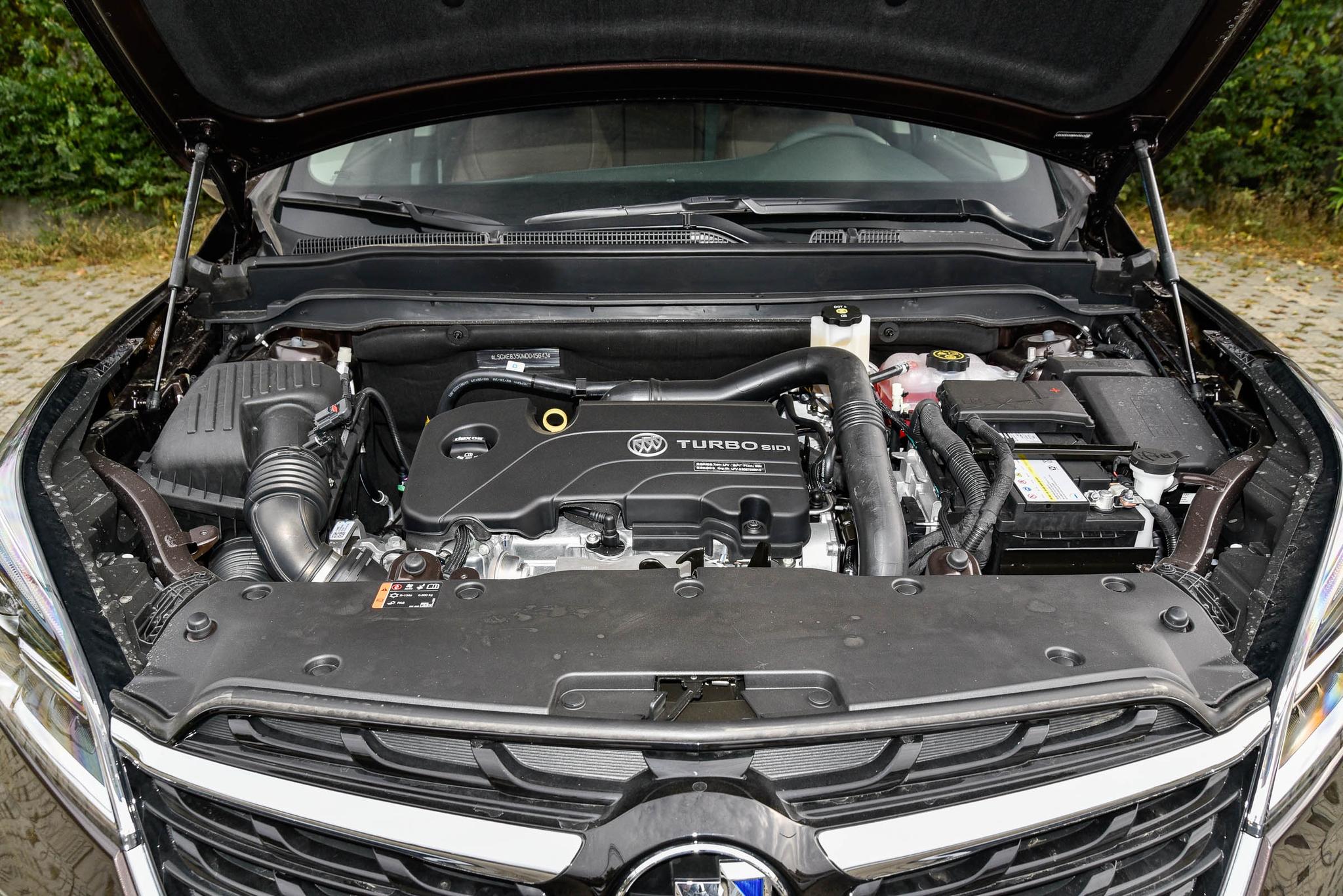 典型的美式SUV别克昂科威：空间大，底盘好，就是内饰可以更好