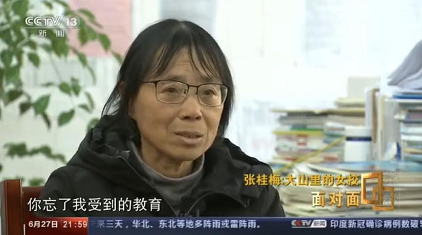 普通女性被采访,当女性被问到年龄的反应