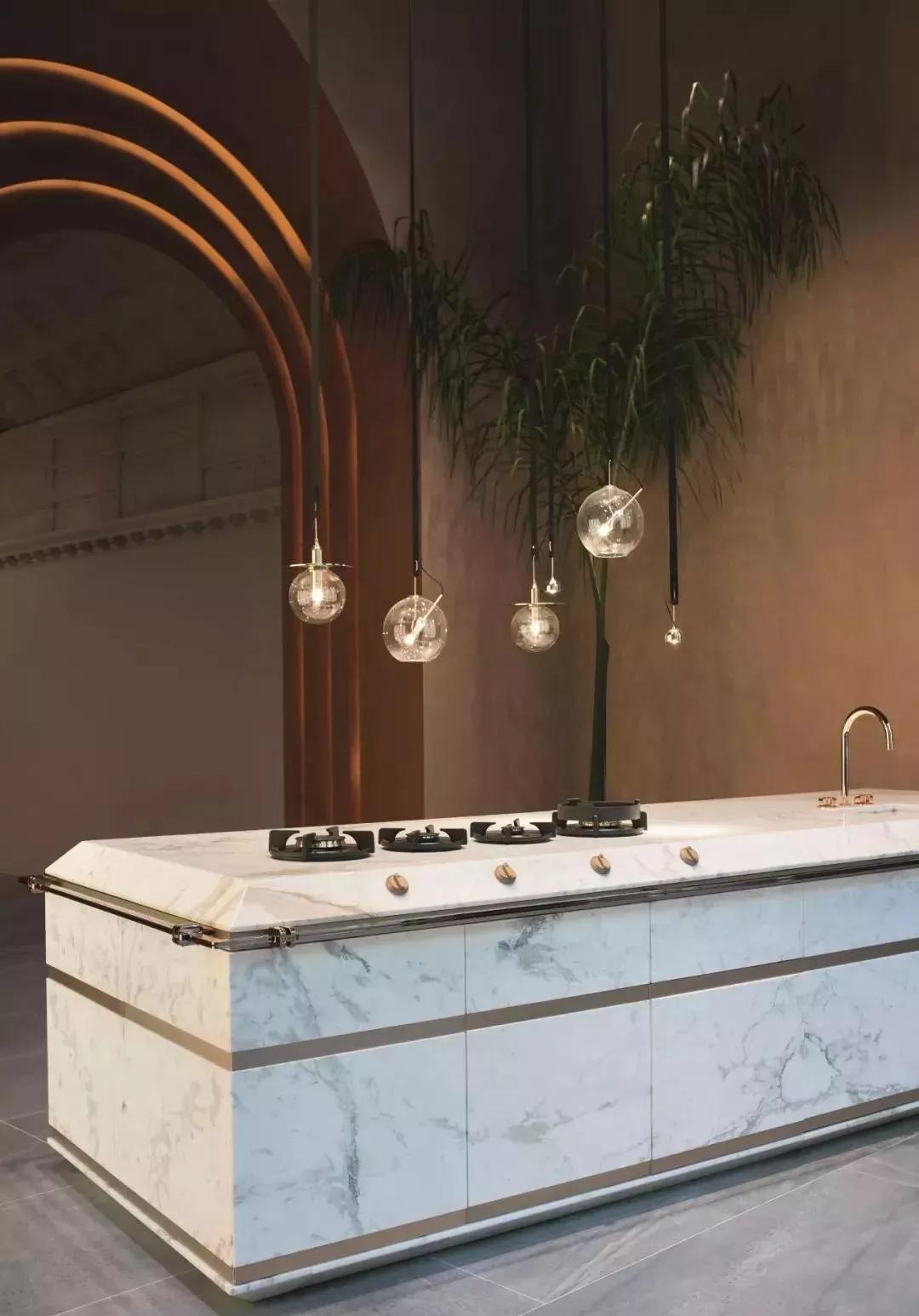 橱柜台面用大理石好还是石英石好,橱柜大理石台面宽度标准