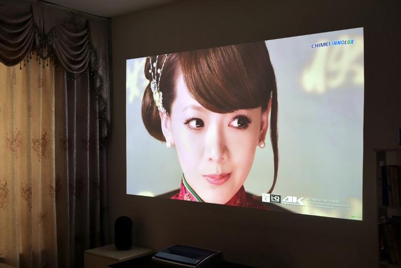 坚果u1激光电视一半出现条纹,坚果激光电视u1对比测评