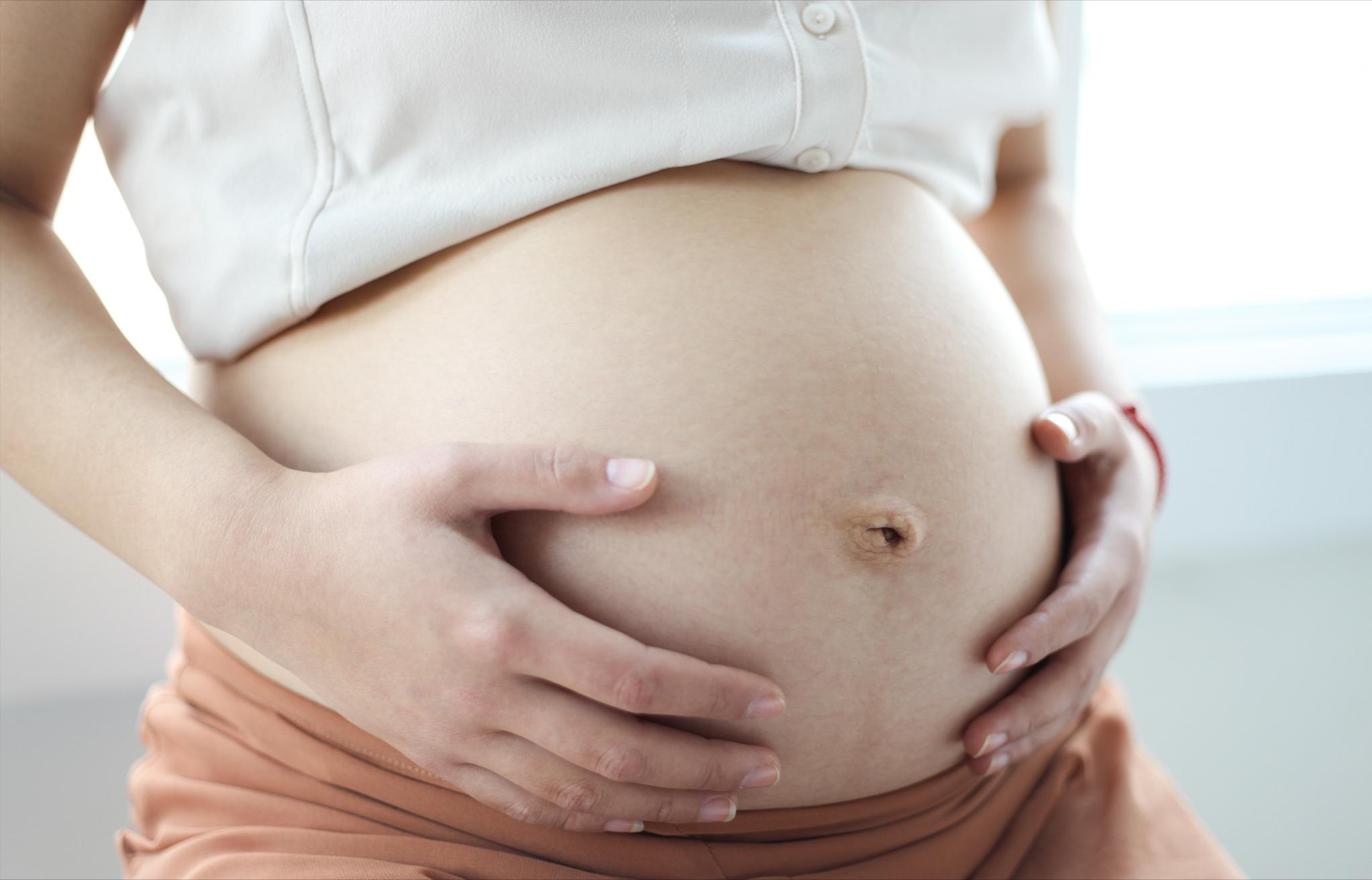 奚梦瑶挺孕肚遛娃,奚梦瑶挺孕肚参加活动